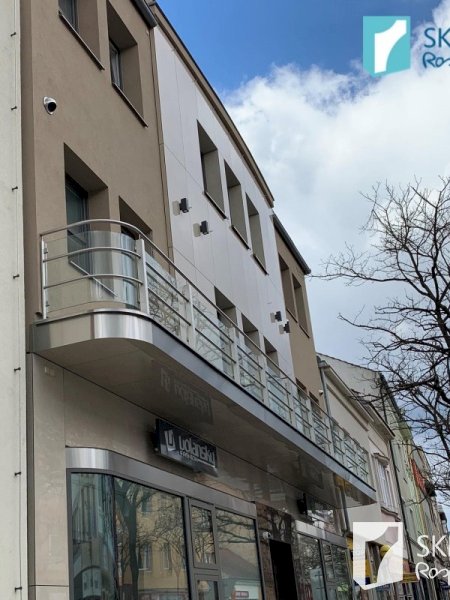 Zasklívání exteriérů - skleněné zábradlí balkonu